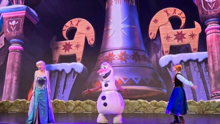 Olaf Returns to the Stage in the Holiday Overlay to "For the First Time In Forever: A Frozen Sing-Along Celebration"