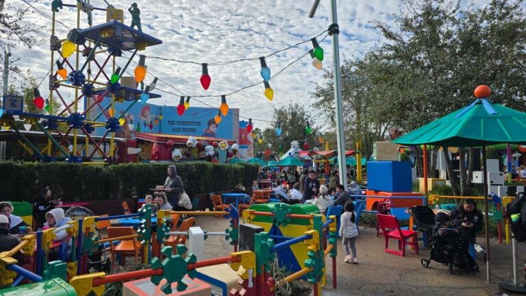 Seating Reopens at Woody's Lunch Box—No Shade Added