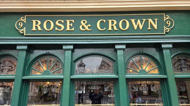 Walt Disney World Epcot Dining Menu “Rose and Crown” Lunch & Dinner 2025