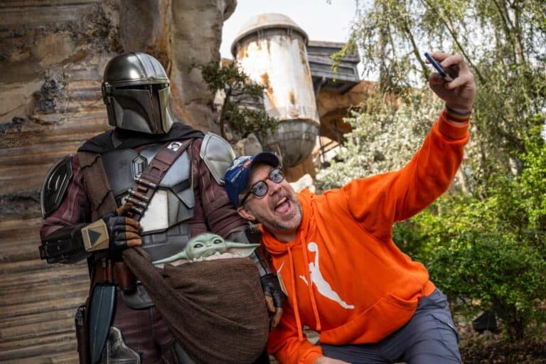 This Is The Way… To Meet Jason Sudeikis! Star Spotted With Mando and Grogu at Disney World