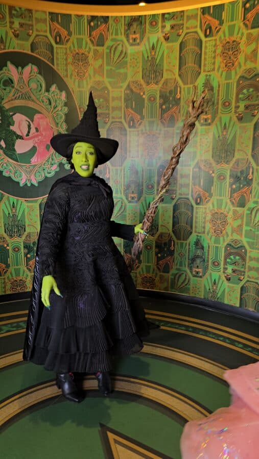 Meet the Witches of Oz at Universal Studios Elphaba and Glinda are Back