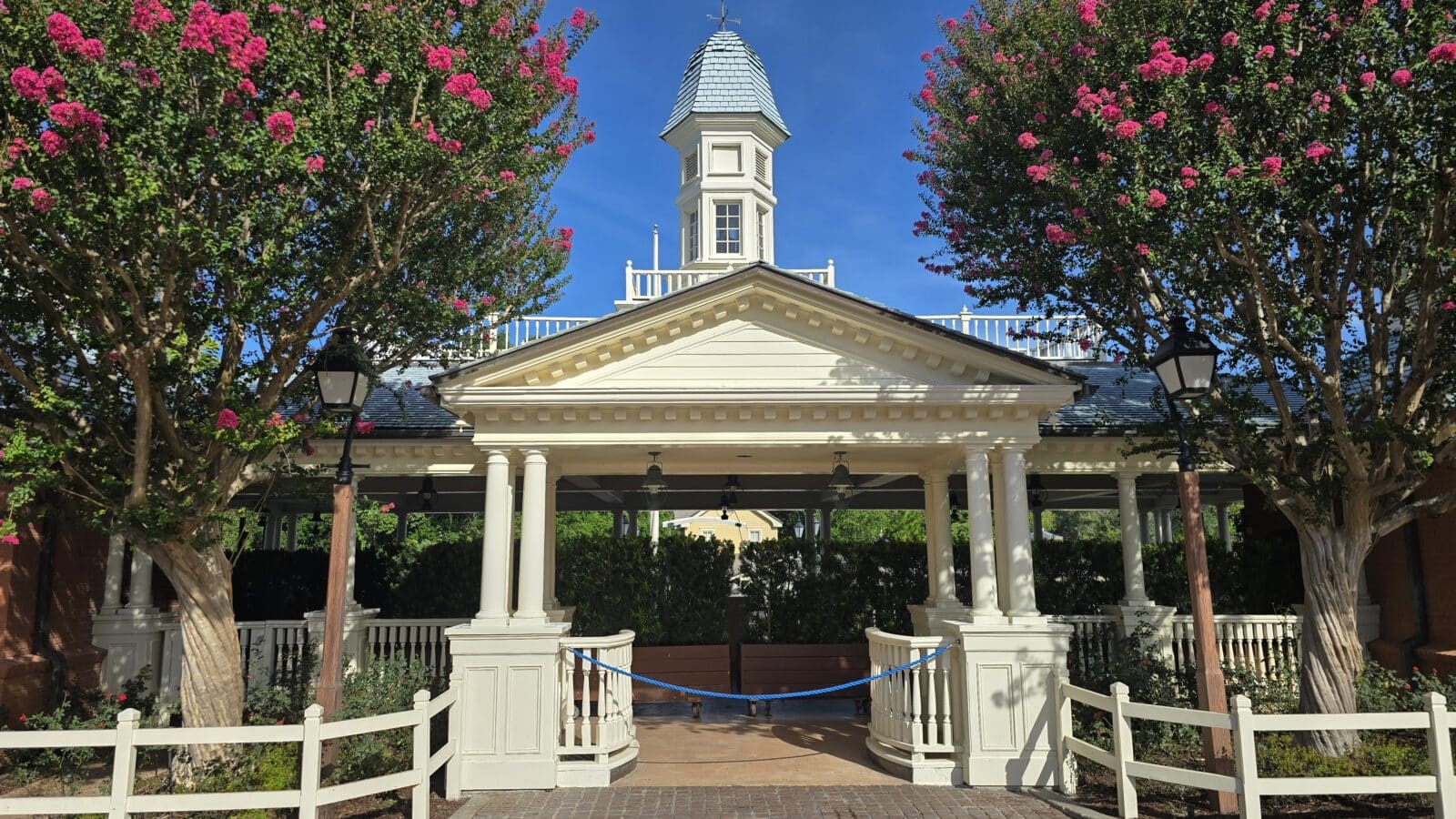 Forget Disney World's Wall-cot! Welcome to Wall-tierland!