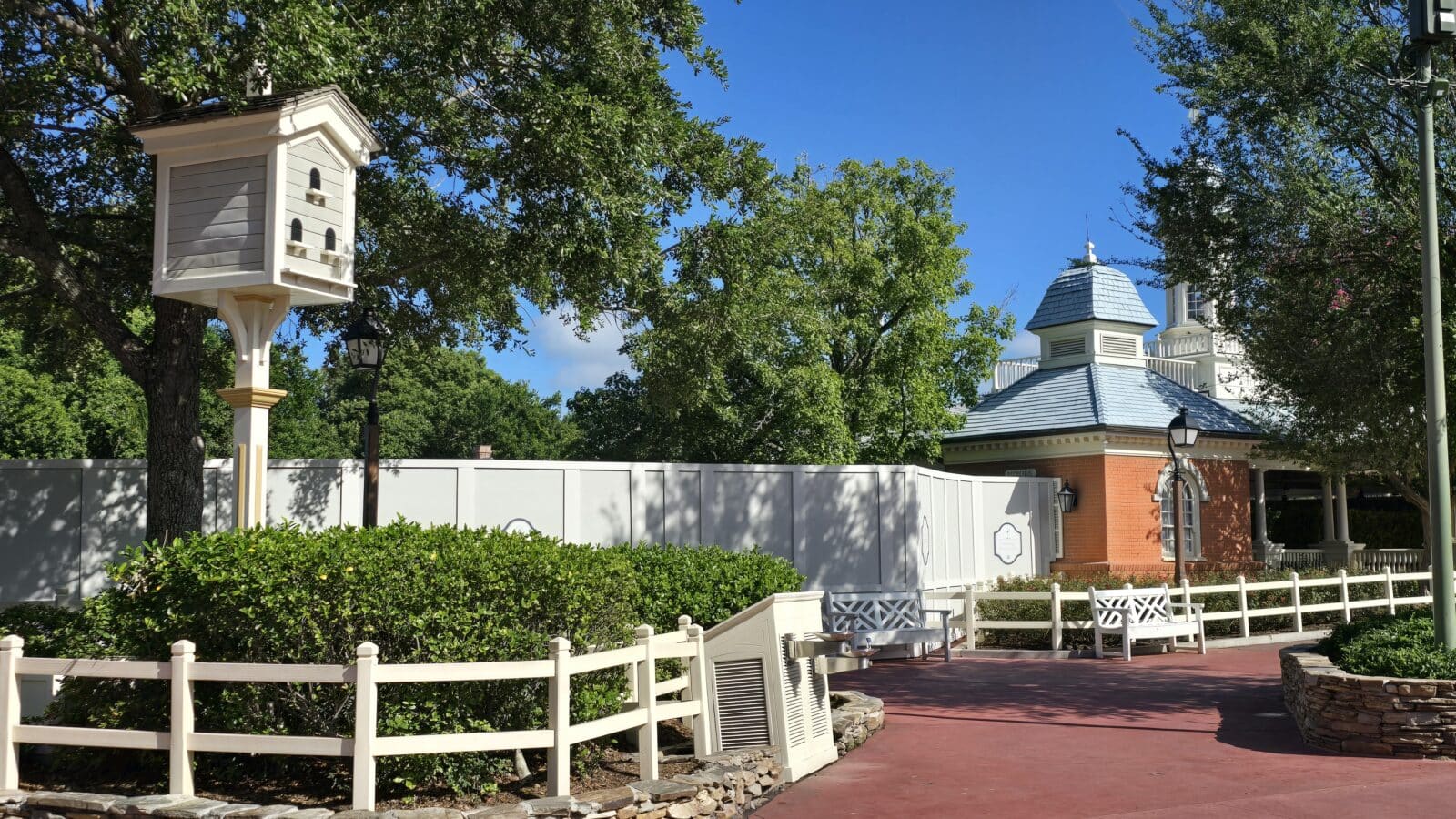 Tom ❤️ Becky Wall Removed from Disney World