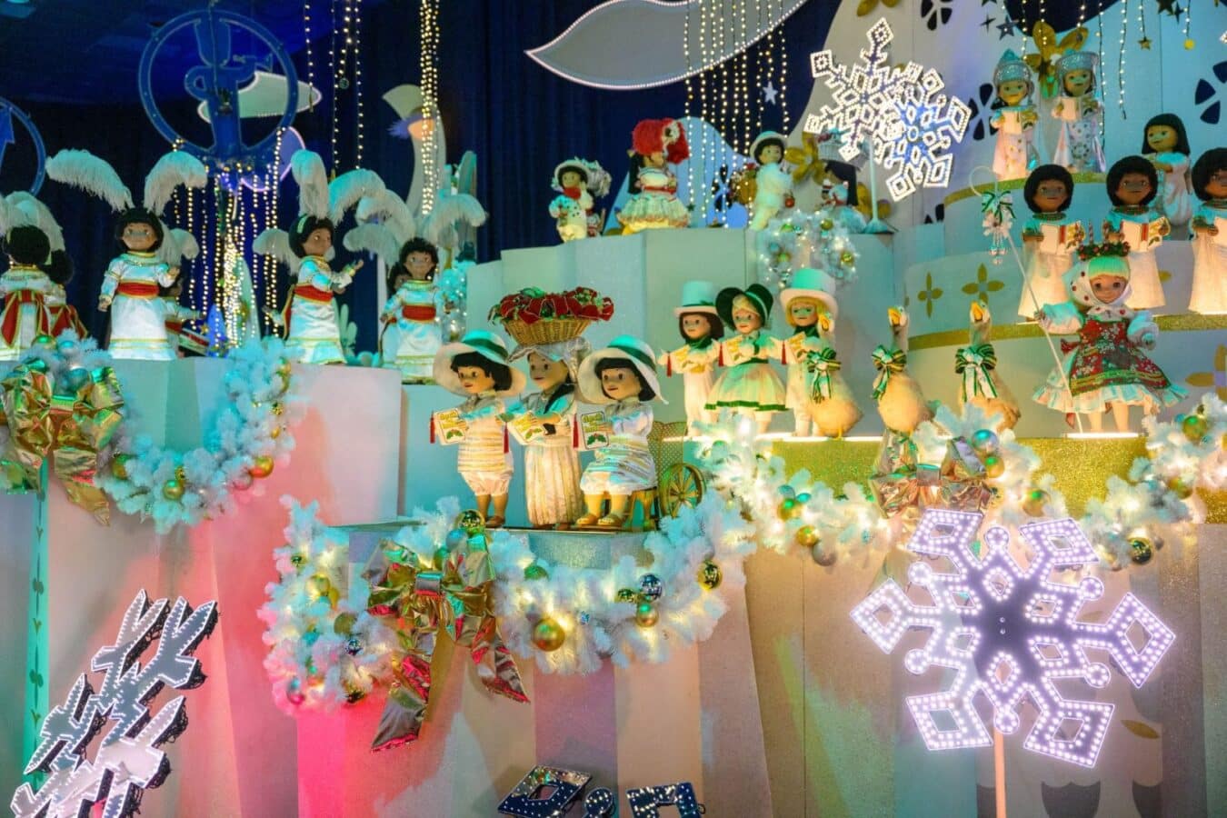 it's a small world holidays disneyland