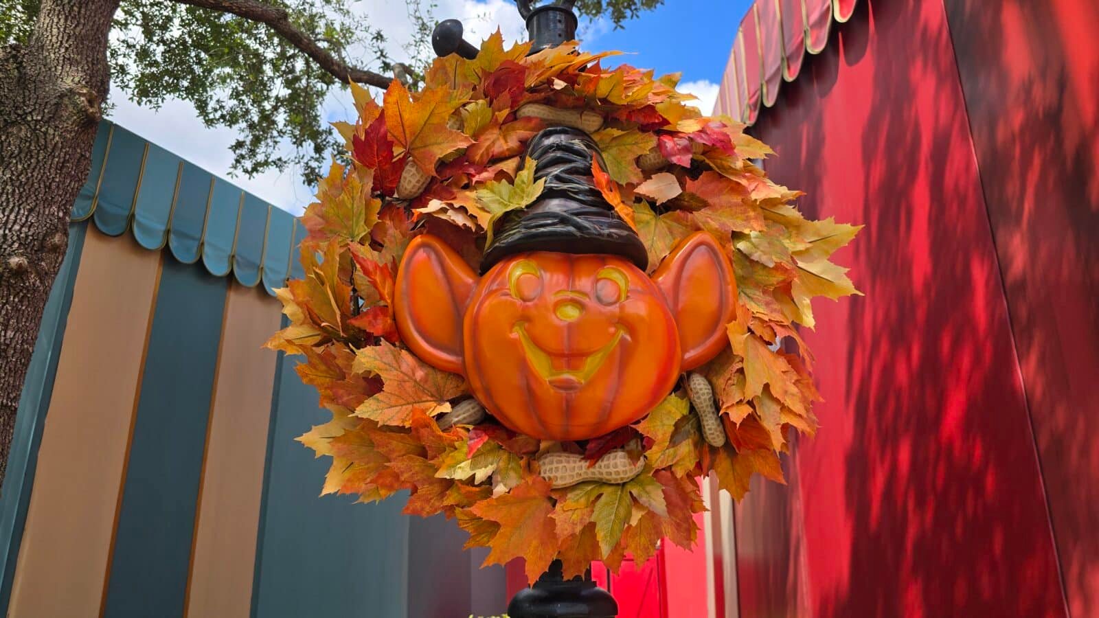 Timothy Q Mouse Pumpkin Wreath Jack o lantern