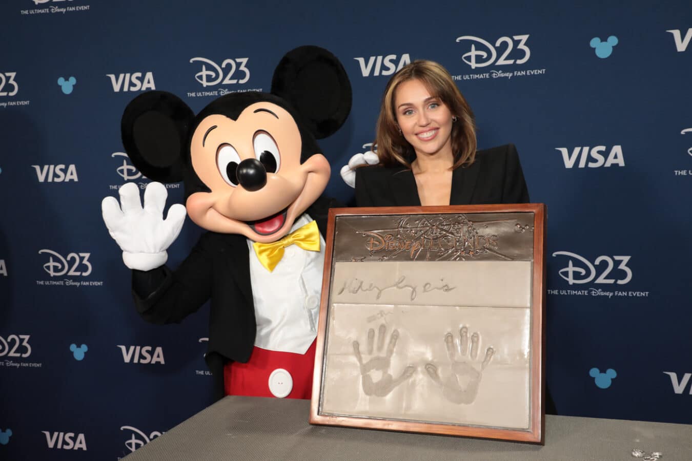 Miley Cyrus Records New Song for Avatar Fire and Ash