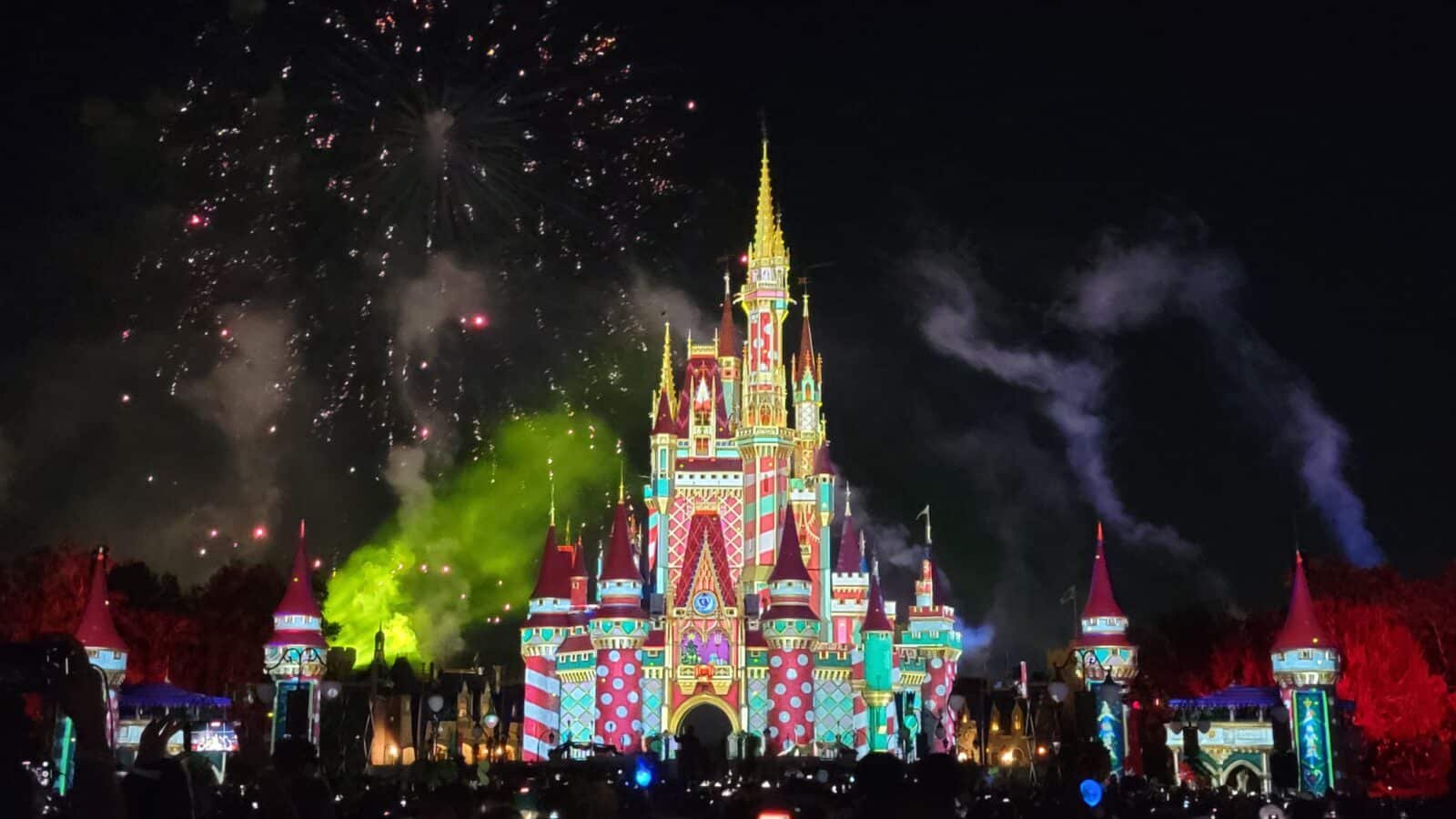 Magic Kingdom's Table-Service Restaurants Open During Mickey's Very Merry Christmas Party 2025