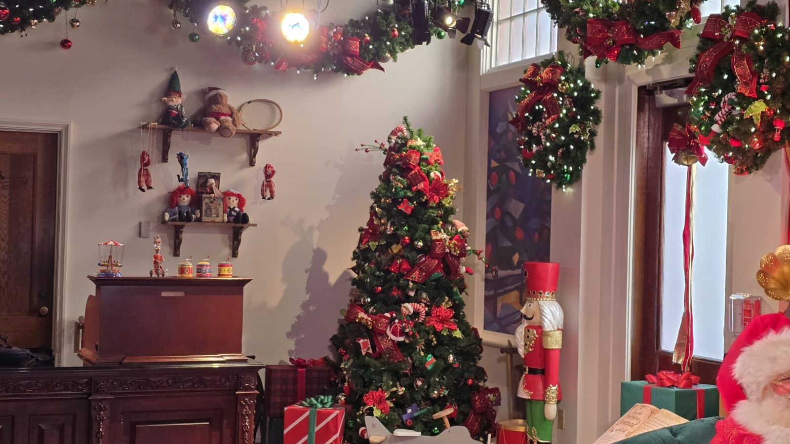 Do We Know Where Santa Claus Santa Duffy Will Meet Guests During the Holidays at Disney's Hollywood Studios?