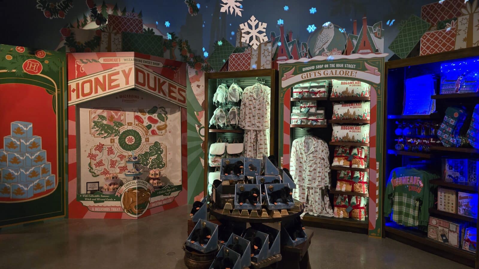 Universal Orlando Holiday Tribute Store Passholder Preview Day Announced