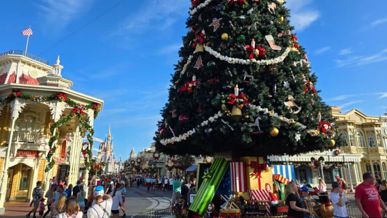 When Does Walt Disney World Decorate For the Holidays? Disney Says November 2nd