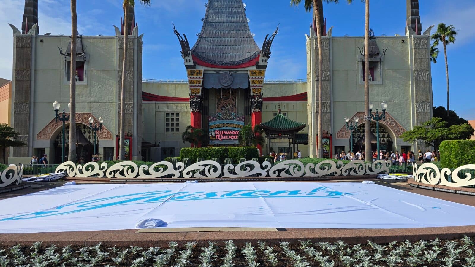 Glisten! Stage at Jollywood Nights Updated for 2025