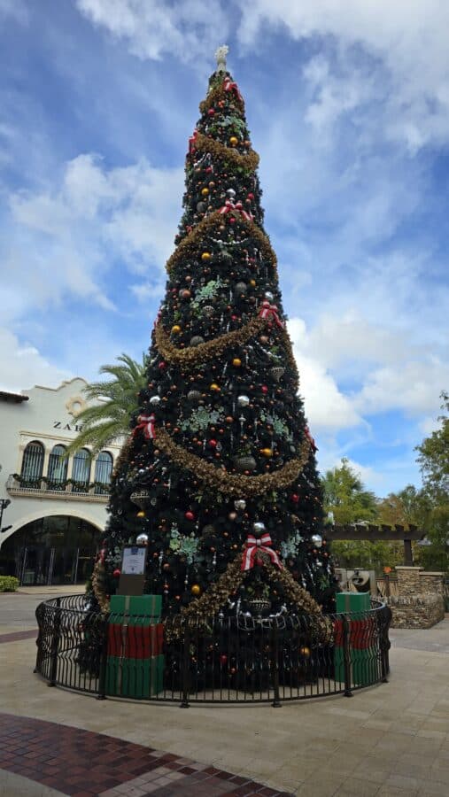 When and Where is the Holiday Tree Lighting Ceremony at Walt Disney World