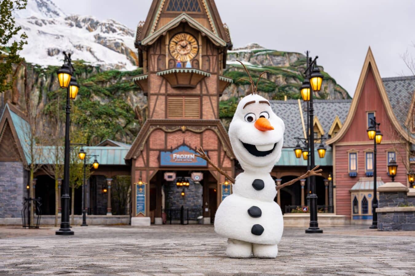 Guest Can Meet Olaf in Real Life at Disney Parks