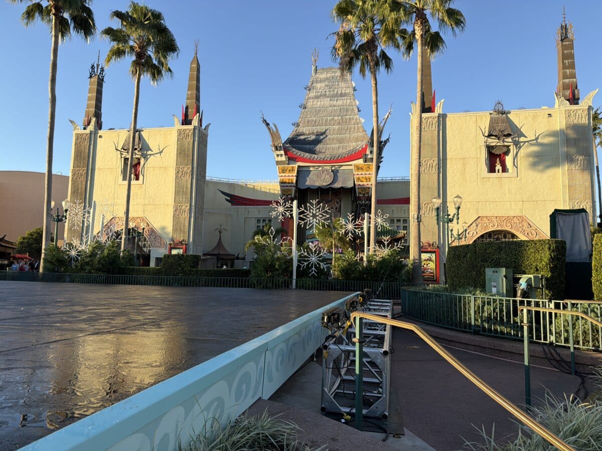 Glisten! Stage at Jollywood Nights Updated for 2025