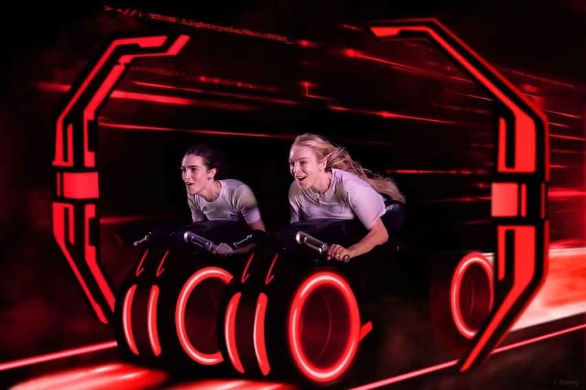 Lindsay Lohan Returns to Walt Disney World