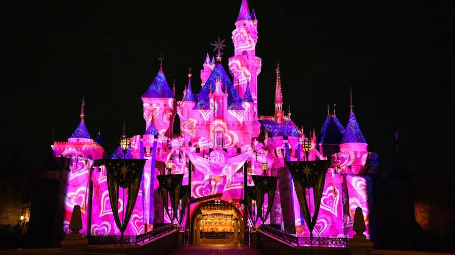 20230207RH10216x9 Fantasy Land News Stitch Angel Sweethearts Popcorn Bucket Arrives at Disneyland