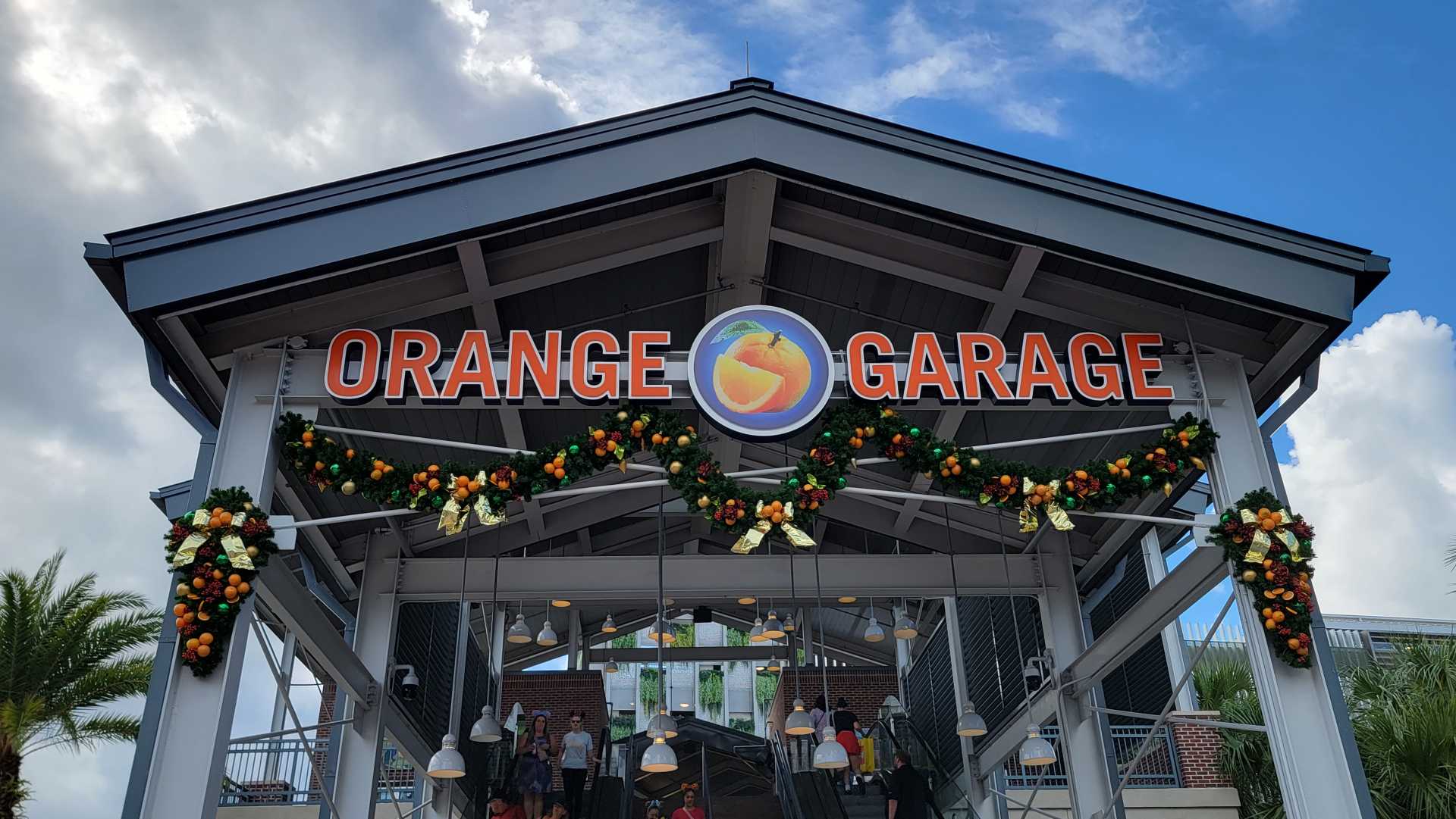 Dead Body Reported at Orange Garage in Disney Springs