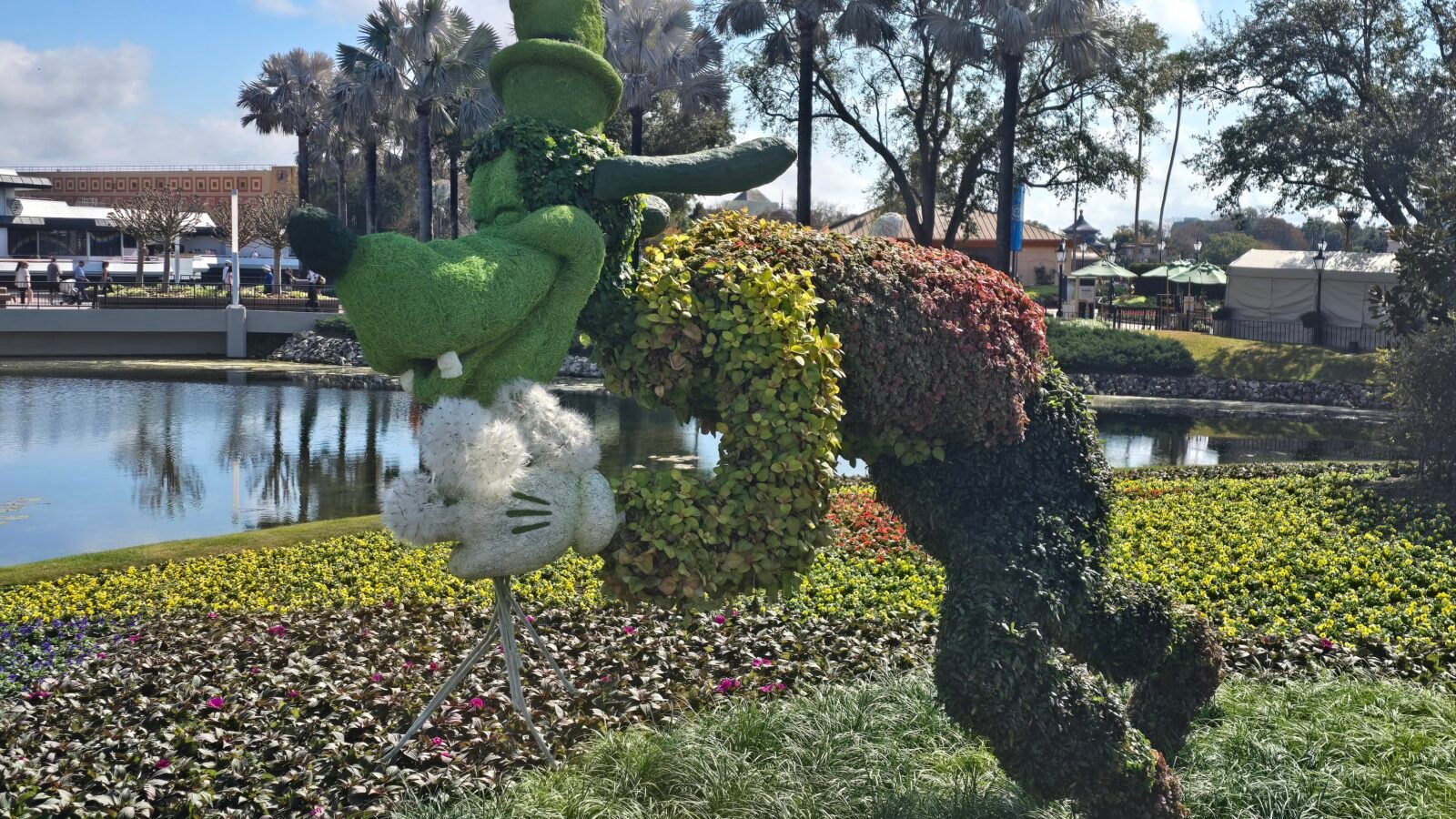 Topiary Goofy