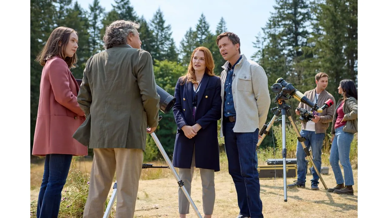 Loveuary Continues With The Stars Between Us on Hallmark Channel