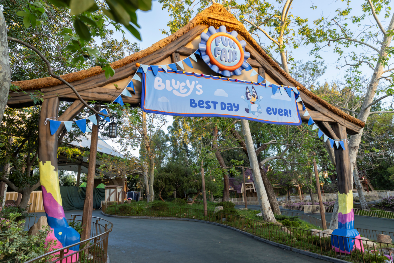 BlueysBestDayEveratDisneyland1619x1080 Fantasy Land News New Bluey's Best Day Ever Marquee at Disneyland
