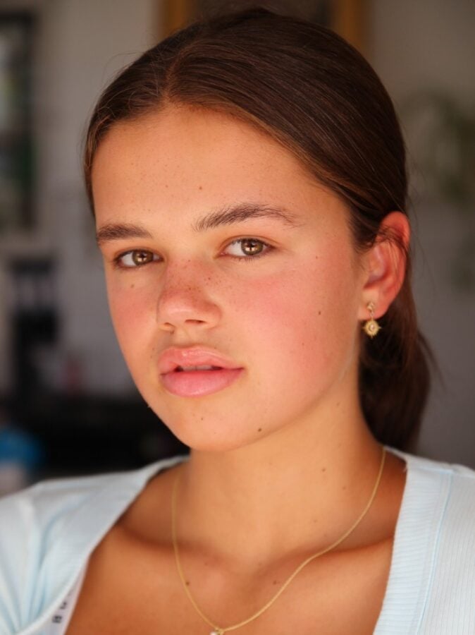 Olive Mortimer as Sandy