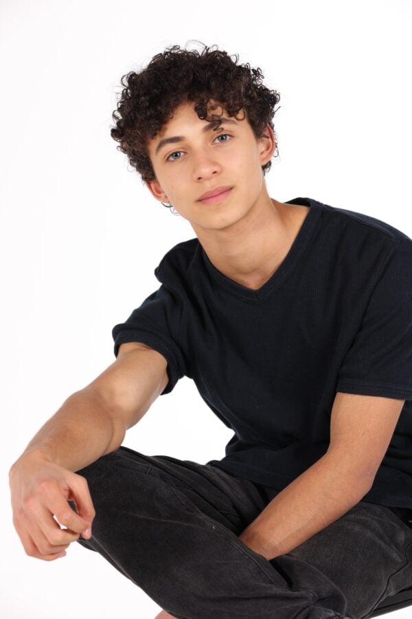 Taylor Oliver as Fin