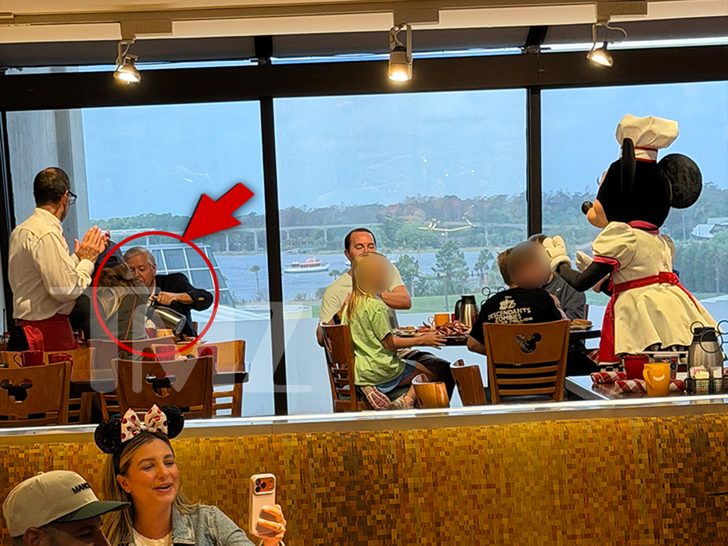Lindsey Graham Dining at Chef Mickey's Is the Most Disney Adult Thing to Happen This Week