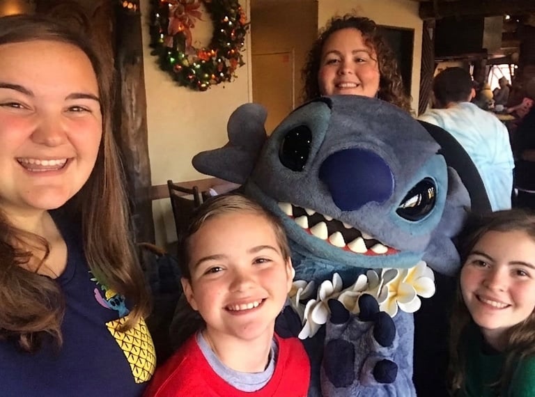 BrittanyRachelKateHackett and brotherFamilytripatWDW2 Fantasy Land News