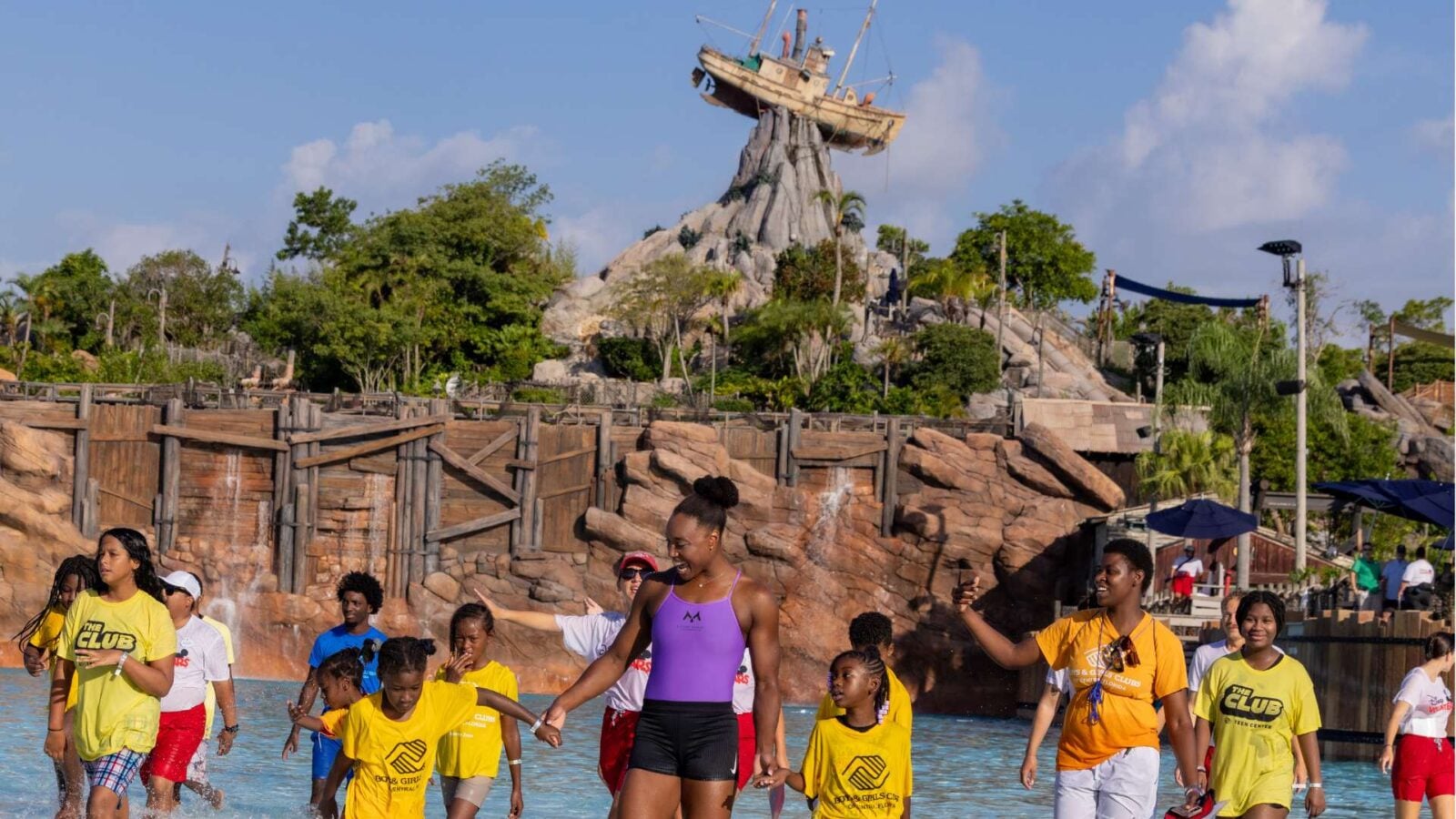 World's Largest Swim Lesson at Walt Disney World with Olympic Gold Medalist Simone Manuel