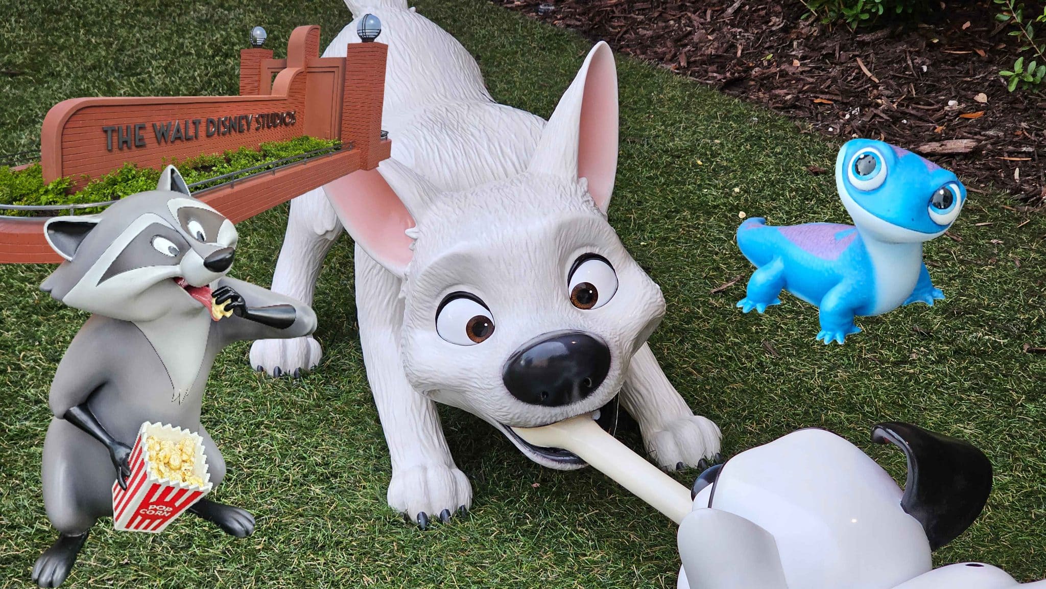 New Character Statues Added at Walt Disney Studios Lot, Full List Updated